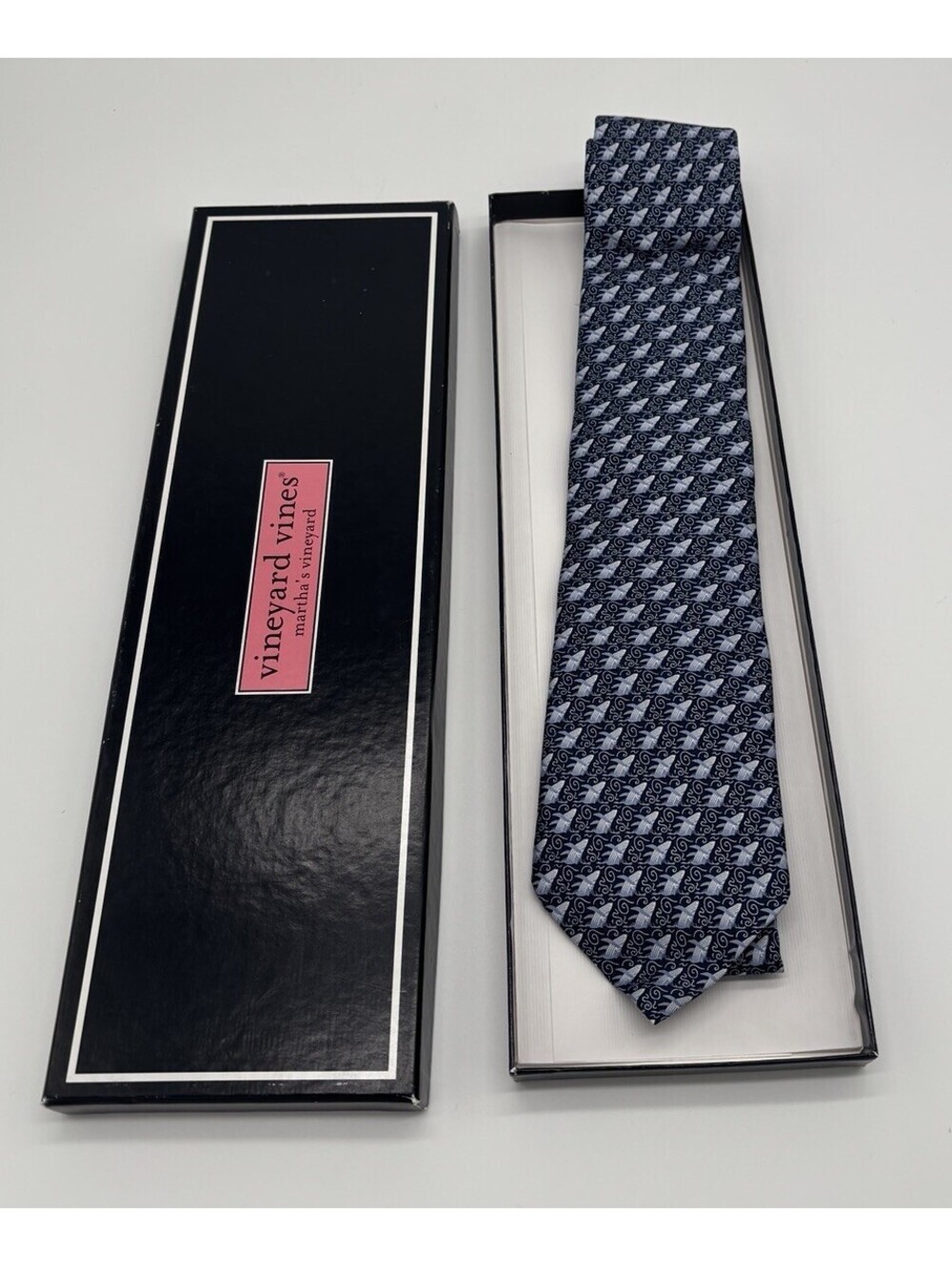 NIB NWT Vineyard Vines Navy Blue Necktie Martha's Vineyard Ocean Whale Print